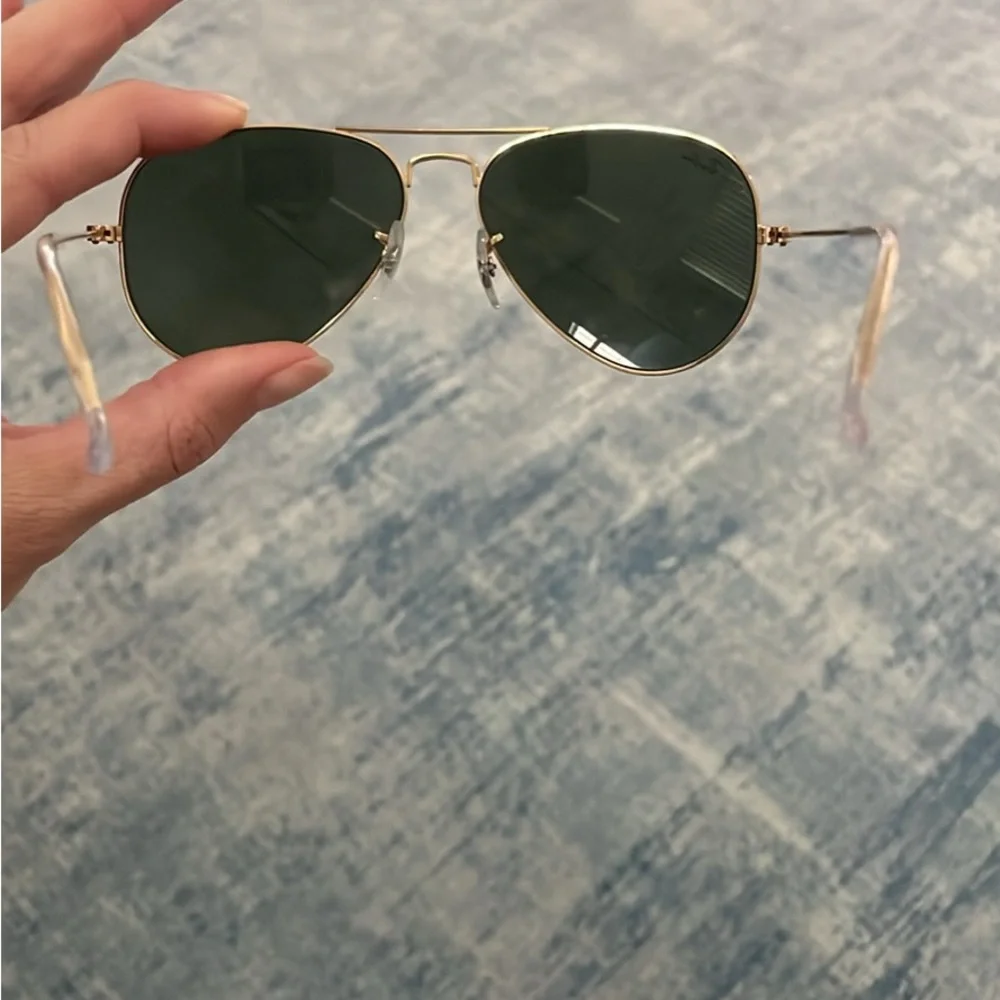 Gold Aviator Ray-Ban sunglasses